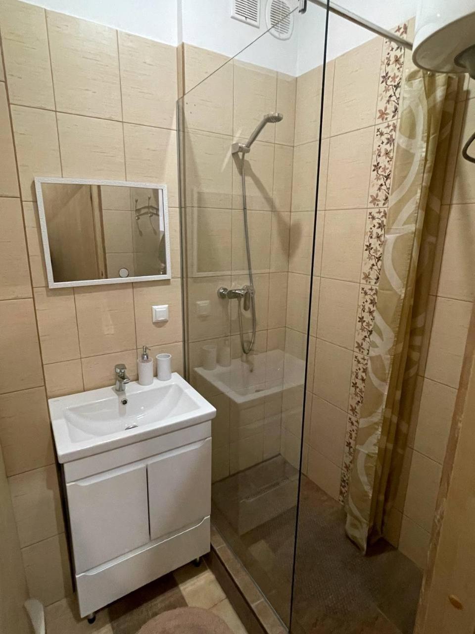 Apartaments Simsim Lviv Bagian luar foto